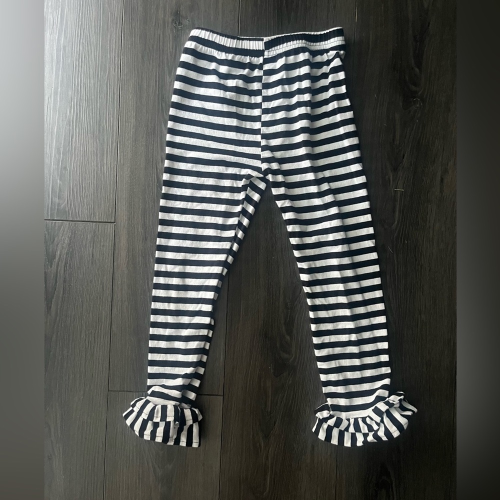 Size 7/8 Black and white Ruffle pants
